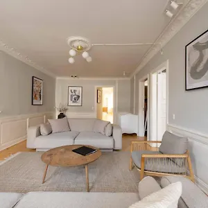 https://large-luxury-apartment-heart-of-copenhagen.copenhagenhotelselect.com